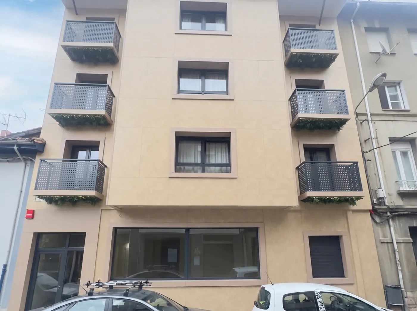 Fachada del Hotel SJ Puerta de Redes en Pola de Laviana, Asturias